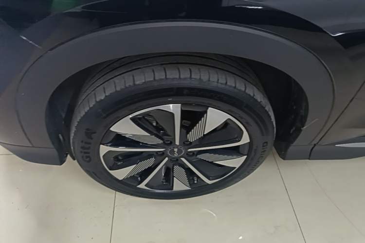 Used BYD Song PLUS New Energy 2025 DM-i 112KM Prestige Model Left Front Wheel Hub