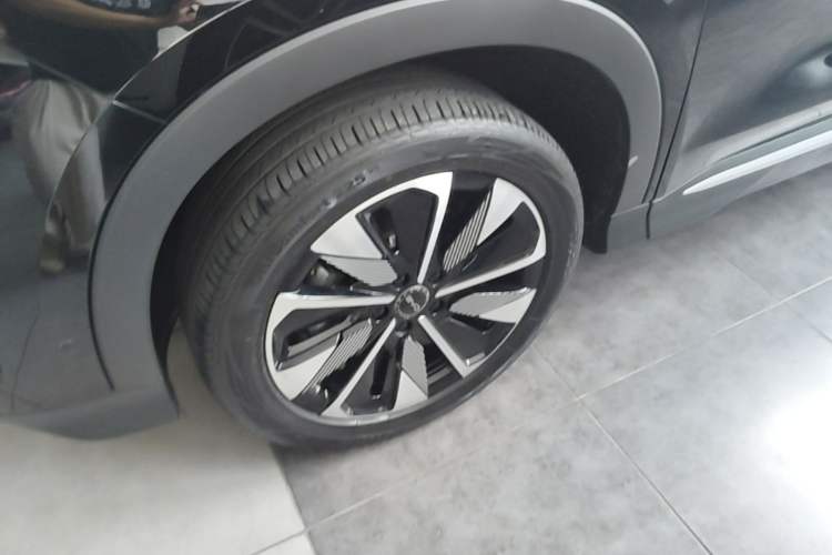 Used BYD Song PLUS New Energy 2025 EV 520km Luxury Version Left Front Wheel Hub