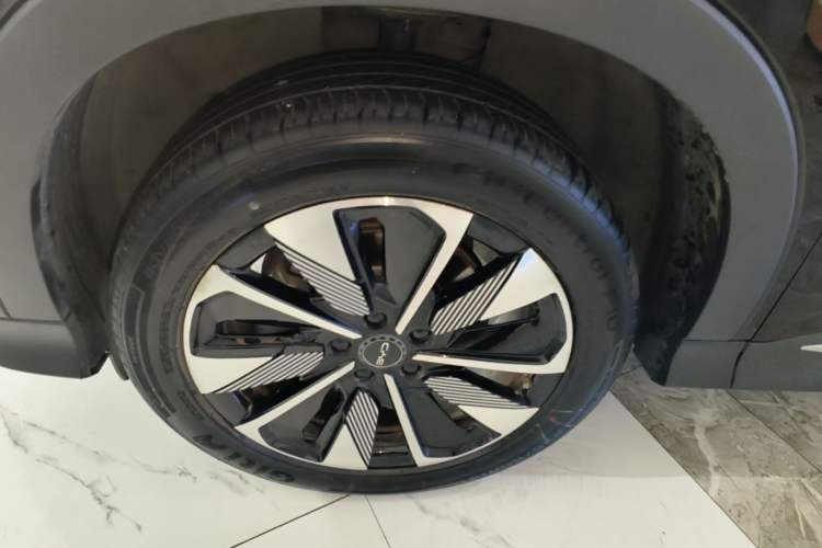 Used BYD Song PLUS New Energy 2025 DM-i 112KM Prestige Model Left Front Wheel Hub