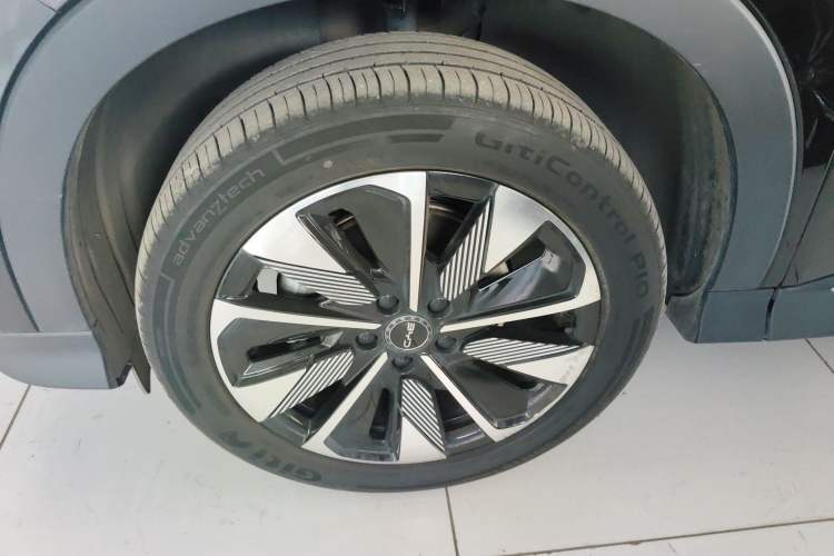 Used BYD Song PLUS New Energy 2025 DM-i 112KM Prestige Model Left Front Wheel Hub