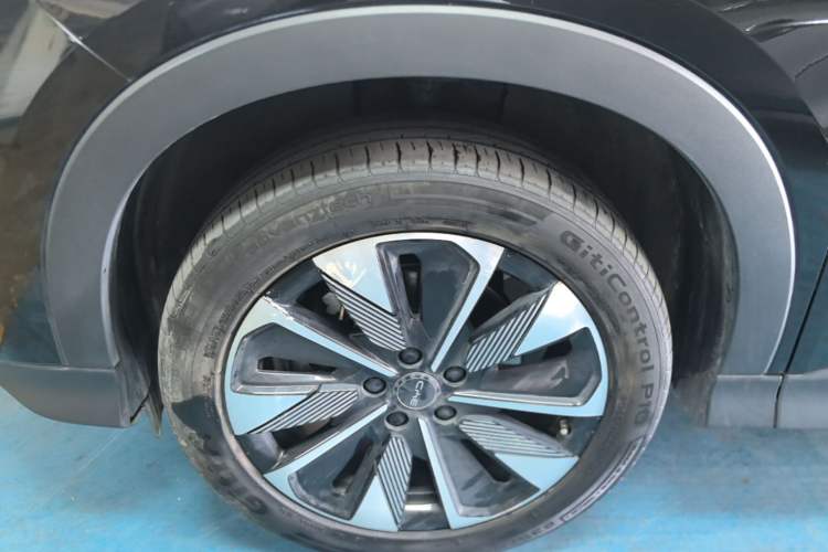 Used BYD Song PLUS New Energy 2025 DM-i 112KM Prestige Model Left Front Wheel Hub