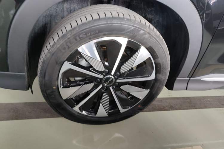 Used BYD Song PLUS New Energy 2025 DM-i Smart Drive 112KM Prestige Model Left Front Wheel Hub