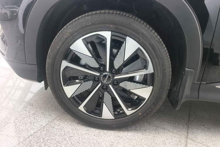Used BYD Song PLUS New Energy 2025 DM-i Smart Drive 112KM Prestige Model Left Front Wheel Hub