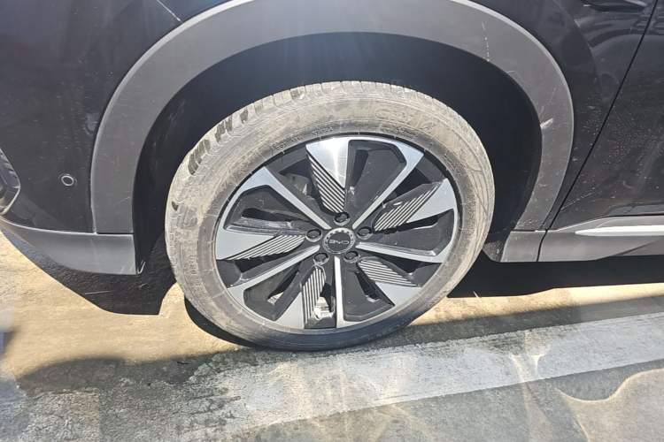 Used BYD Song PLUS New Energy 2025 EV Smart Drive Edition 605km Flagship Model Left Front Wheel Hub
