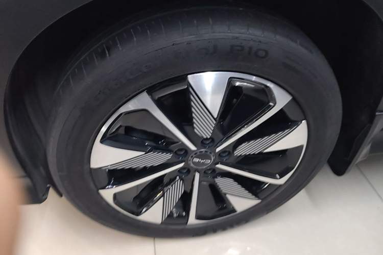 Used BYD Song PLUS New Energy 2025 DM-i Intelligent Driving 160KM Flagship Model Left Front Wheel Hub