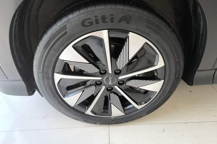 Used BYD Song PLUS New Energy 2025 DM-i Intelligent Driving 160KM Flagship Model Left Front Wheel Hub