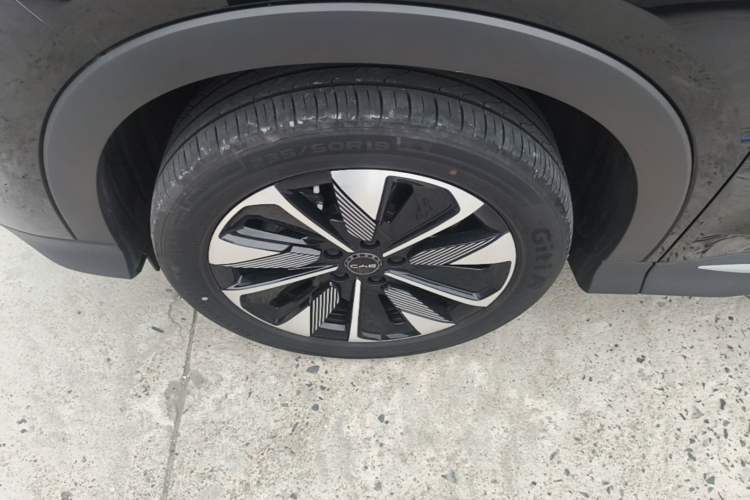 Used BYD Song PLUS New Energy 2025 DM-i 112KM Prestige Model Left Front Wheel Hub