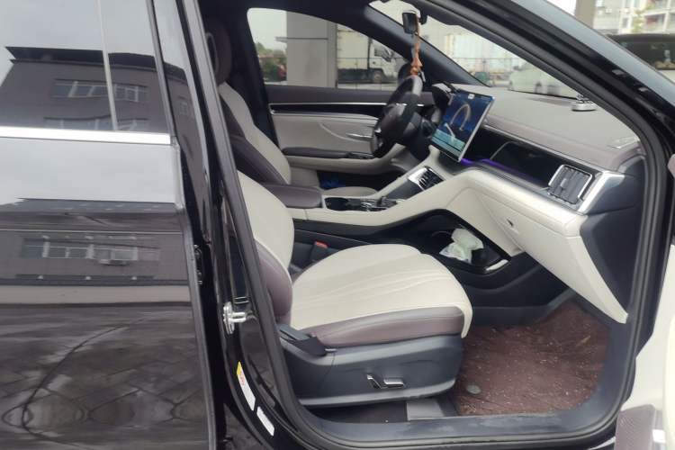 Used BYD Song PLUS New Energy 2025 EV Intelligent Driving Version 520km Premium Model Right Front Seat