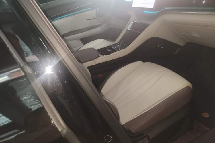 Used BYD Song PLUS New Energy 2025 DM-i Intelligent Driving 112KM Prestige Model Right Front Seat