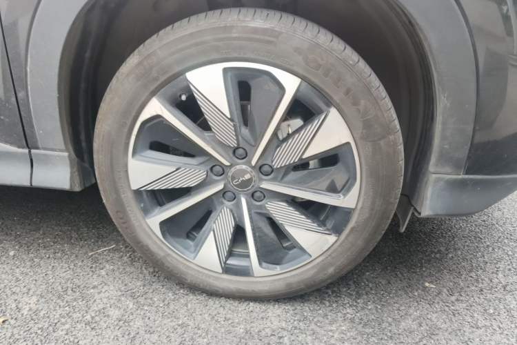 Used BYD Song PLUS New Energy 2025 DM-i Smart Drive 112KM Prestige Model Right Front Wheel Hub