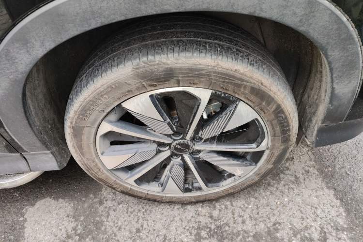 Used BYD Song PLUS New Energy 2025 DM-i 112KM Prestige Model Right Front Wheel Hub