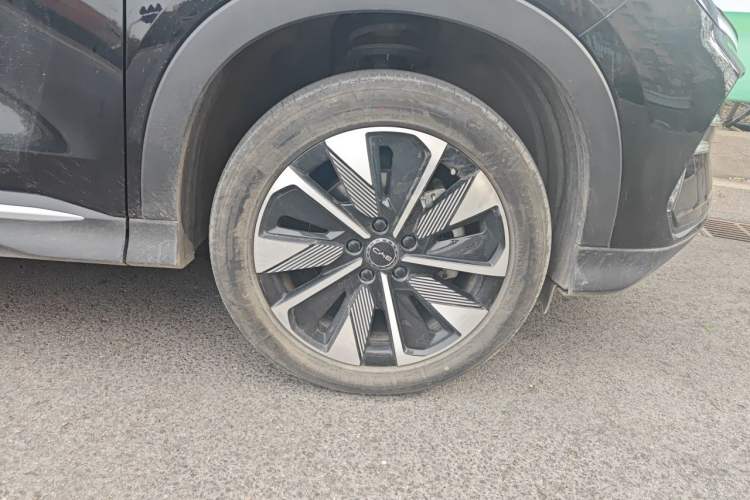 Used BYD Song PLUS New Energy 2025 DM-i 112KM Prestige Model Right Front Wheel Hub
