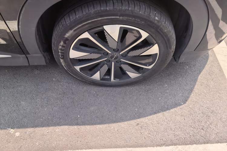 Used BYD Song PLUS New Energy 2025 DM-i 160KM Flagship Model Right Front Wheel Hub
