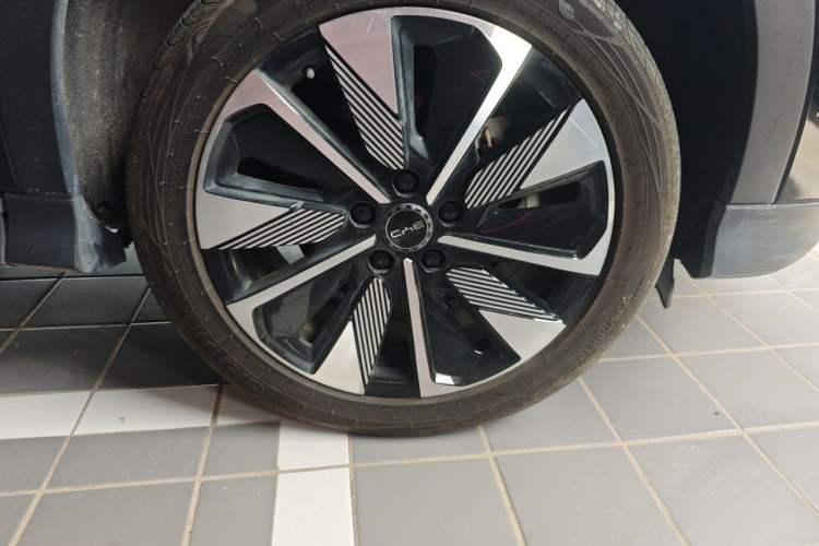 Used BYD Song PLUS New Energy 2025 EV Intelligent Driving Version 520km Premium Model Right Front Wheel Hub