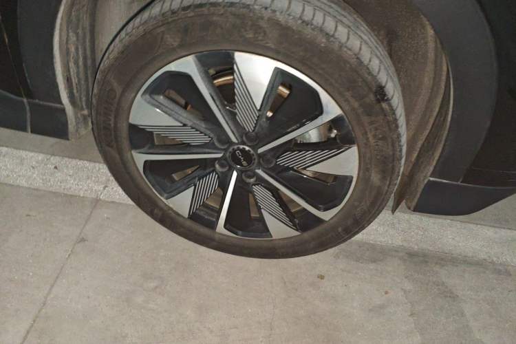 Used BYD Song PLUS New Energy 2025 DM-i 112KM Prestige Model Right Front Wheel Hub