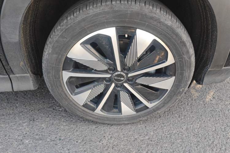 Used BYD Song PLUS New Energy 2025 EV 520km Luxury Version Right Front Wheel Hub