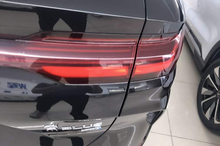 Used BYD Song PLUS New Energy 2025 DM-i Intelligent Driving 160KM Flagship Model Right Rear Taillight