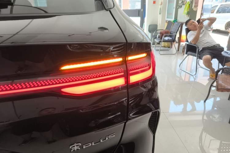 Used BYD Song PLUS New Energy 2025 DM-i Intelligent Driving 160KM Flagship Model Right Rear Taillight