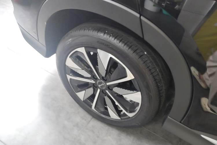 Used BYD Song PLUS New Energy 2025 EV 520km Luxury Version Right Rear Wheel Hub