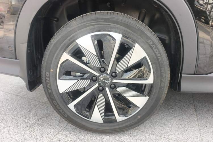 Used BYD Song PLUS New Energy 2025 DM-i Smart Drive 112KM Prestige Model Right Rear Wheel Hub