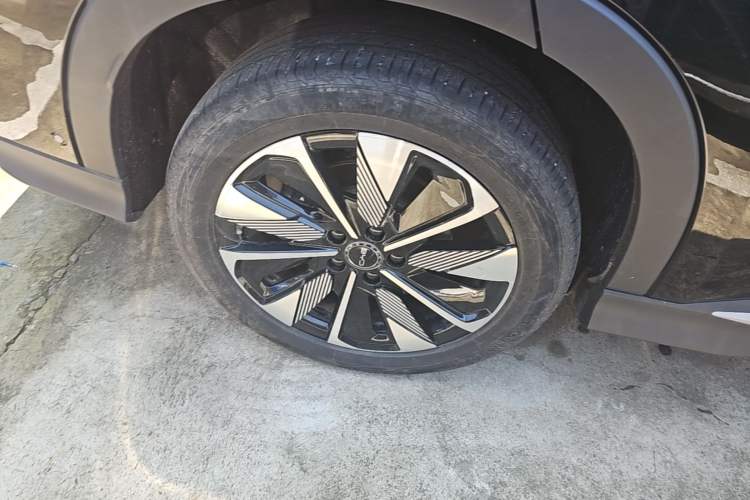 Used BYD Song PLUS New Energy 2025 EV Smart Drive Edition 605km Flagship Model Right Rear Wheel Hub