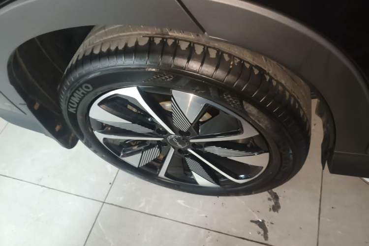 Used BYD Song PLUS New Energy 2025 DM-i Intelligent Driving 112KM Prestige Model Right Rear Wheel Hub