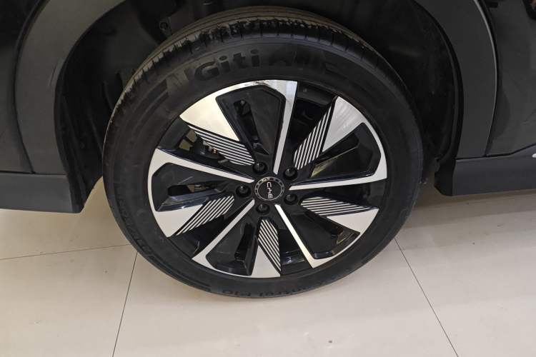 Used BYD Song PLUS New Energy 2025 DM-i 112KM Prestige Model Right Rear Wheel Hub