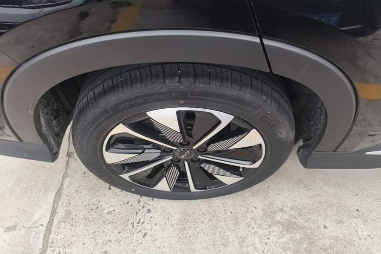 Used BYD Song PLUS New Energy 2025 DM-i 112KM Prestige Model Right Rear Wheel Hub