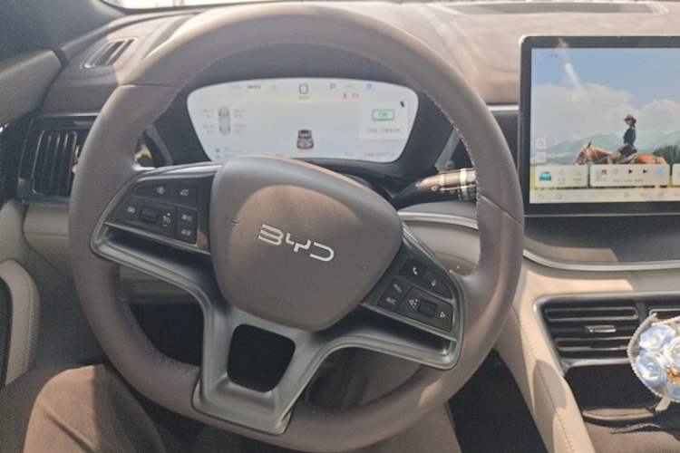 Used BYD Song PLUS New Energy 2025 DM-i 112KM Prestige Model Steering Wheel