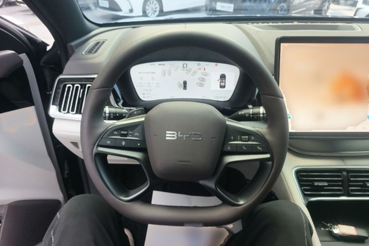 Used BYD Song PLUS New Energy 2025 DM-i Smart Drive 112KM Prestige Model Steering Wheel