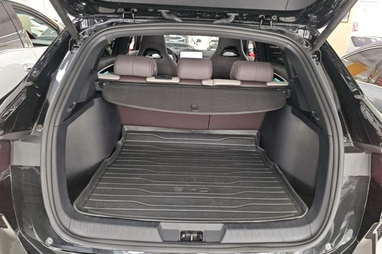 Used BYD Song PLUS New Energy 2025 DM-i 112KM Prestige Model Trunk