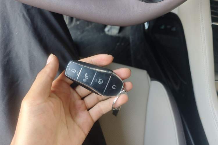 Used BYD Song PLUS New Energy 2025 EV Intelligent Driving Version 520km Premium Model Vehicle Key