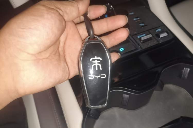 Used BYD Song PLUS New Energy 2025 DM-i Intelligent Driving 112KM Prestige Model Vehicle Key