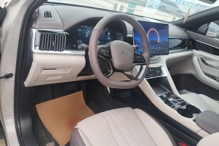 Used BYD Song PLUS New Energy 2025 DM-i Smart Drive 112KM Prestige Model Center Console