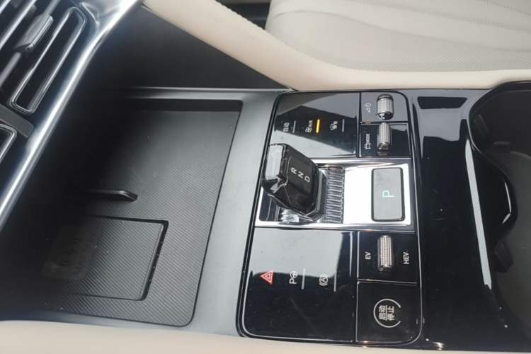 Used BYD Song PLUS New Energy 2025 DM-i Smart Drive 112KM Prestige Model Gear Lever