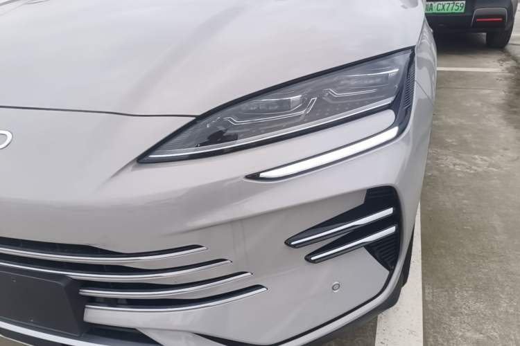 Used BYD Song PLUS New Energy 2025 DM-i Smart Drive 112KM Prestige Model Left Front Headlight