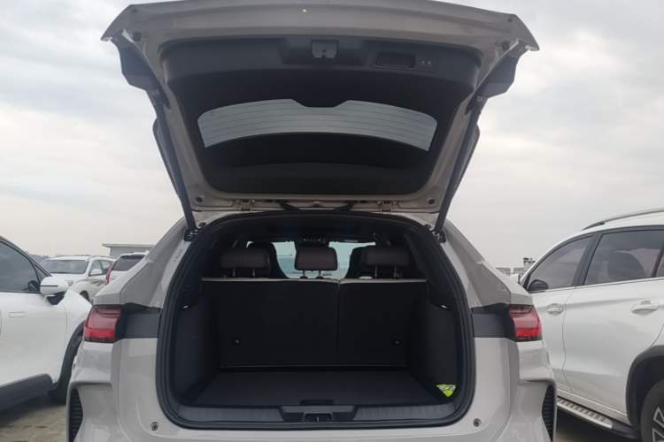 Used BYD Song PLUS New Energy 2025 DM-i Smart Drive 112KM Prestige Model Trunk