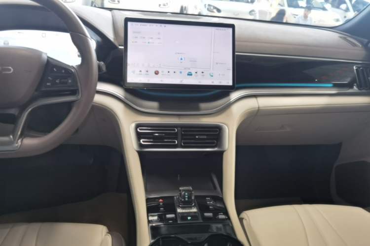 Used BYD Song PLUS New Energy 2025 DM-i 112KM Prestige Model Audio And AC Panel