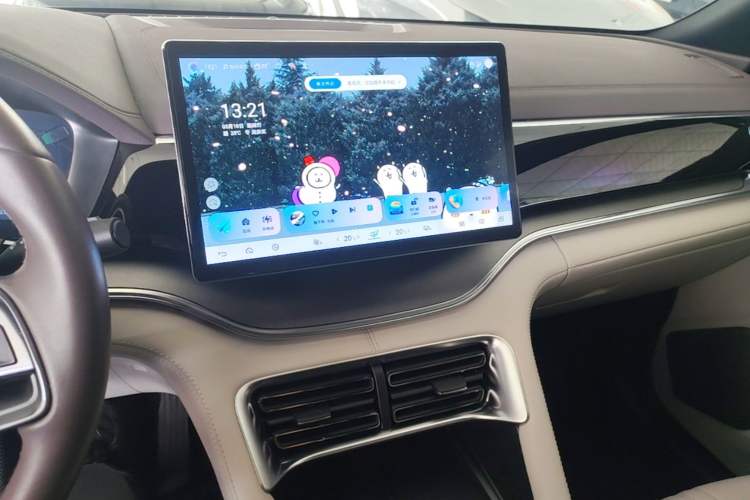 Used BYD Song PLUS New Energy 2025 EV 520km Luxury Version Audio And AC Panel
