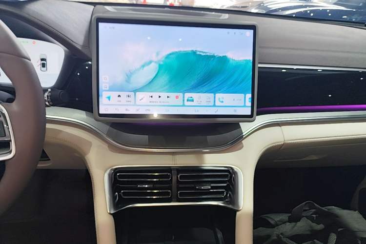 Used BYD Song PLUS New Energy 2025 EV 520km Premium Version Audio And AC Panel