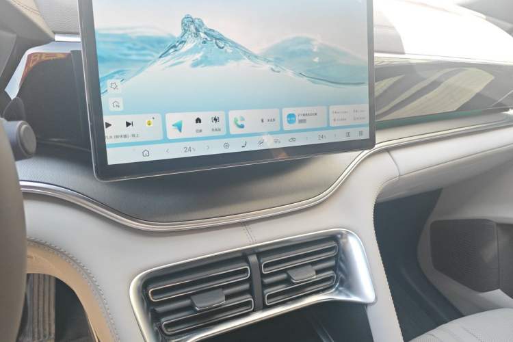 Used BYD Song PLUS New Energy 2025 DM-i 112KM Prestige Model Audio And AC Panel