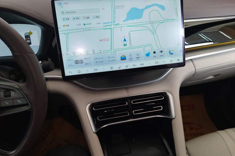 Used BYD Song PLUS New Energy 2025 DM-i 112KM Prestige Model Audio And AC Panel