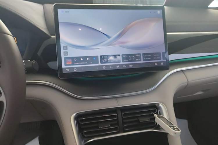 Used BYD Song PLUS New Energy 2025 DM-i Intelligent Driving 112KM Prestige Model Audio And AC Panel