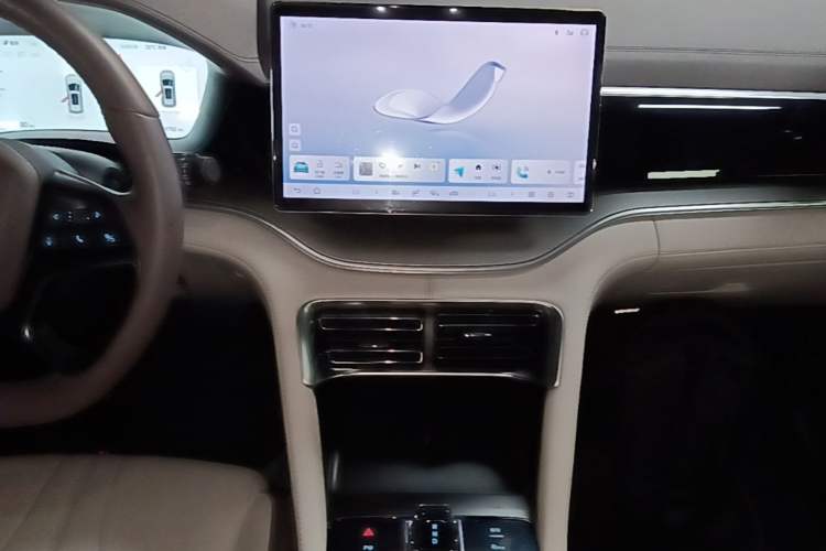 Used BYD Song PLUS New Energy 2025 EV Intelligent Driving Edition 520km Luxury Model Audio And AC Panel