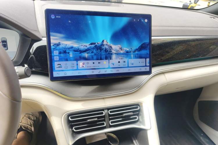 Used BYD Song PLUS New Energy 2025 DM-i 112KM Prestige Model Audio And AC Panel