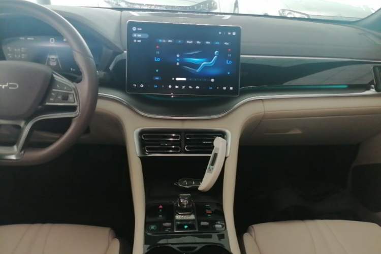 Used BYD Song PLUS New Energy 2025 DM-i 112KM Prestige Model Audio And AC Panel