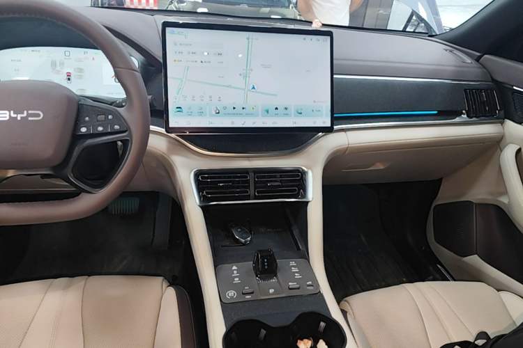 Used BYD Song PLUS New Energy 2025 DM-i Smart Drive 112KM Prestige Model Audio And AC Panel