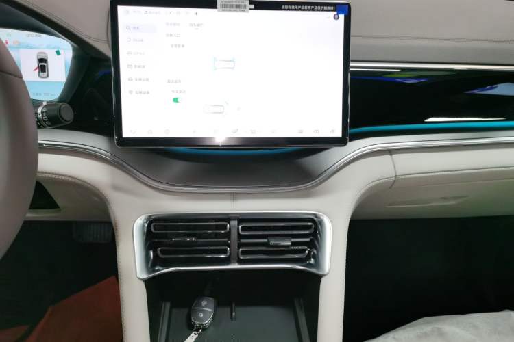 Used BYD Song PLUS New Energy 2025 DM-i 112KM Prestige Model Audio And AC Panel