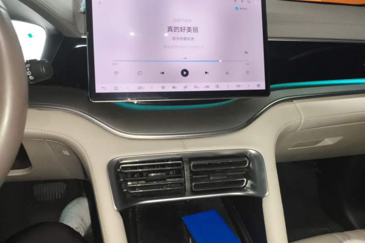 Used BYD Song PLUS New Energy 2025 DM-i 112KM Prestige Model Audio And AC Panel