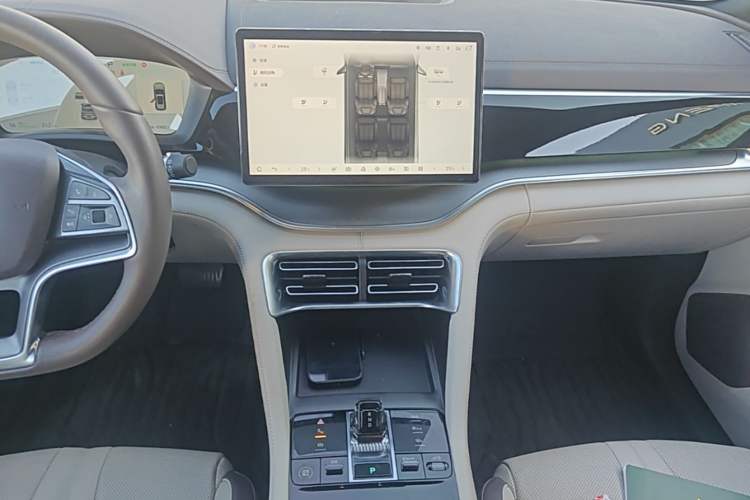 Used BYD Song PLUS New Energy 2025 EV 520km Premium Version Audio And AC Panel